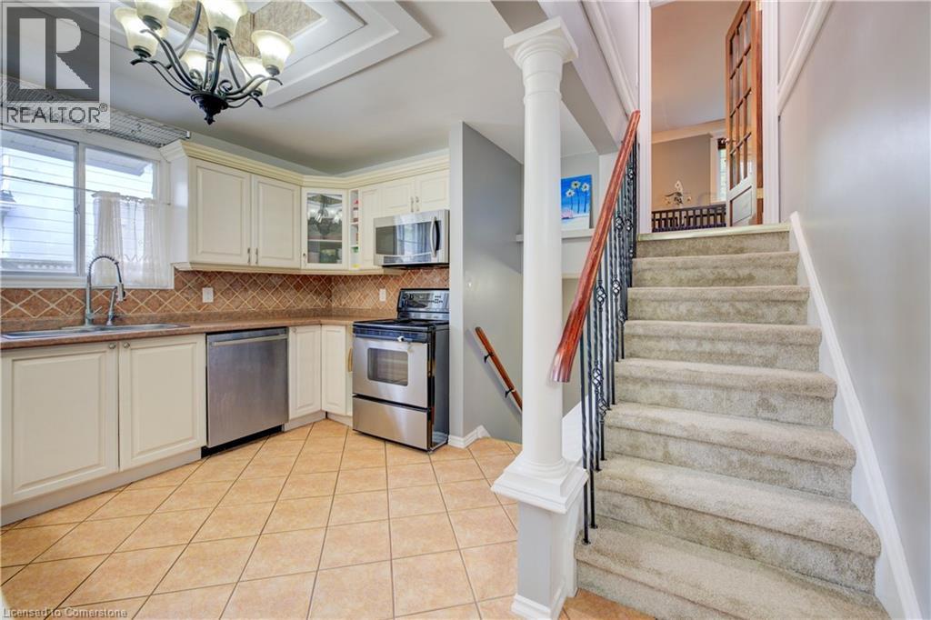 Photo 12 of 118 Dalegrove Drive, Kitchener ON