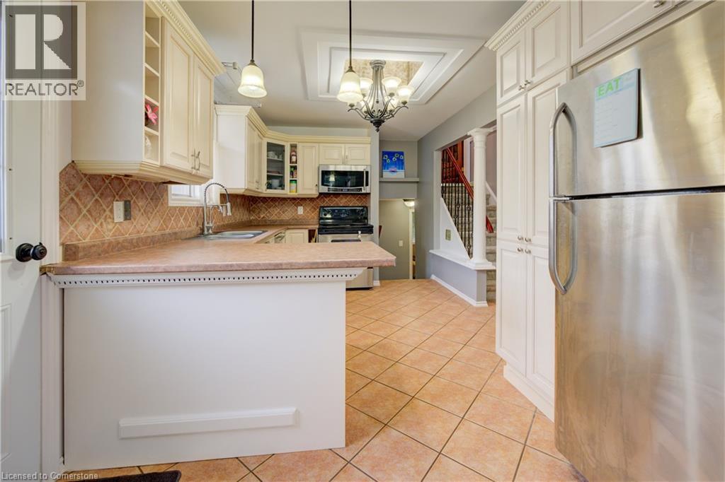 Photo 14 of 118 Dalegrove Drive, Kitchener ON