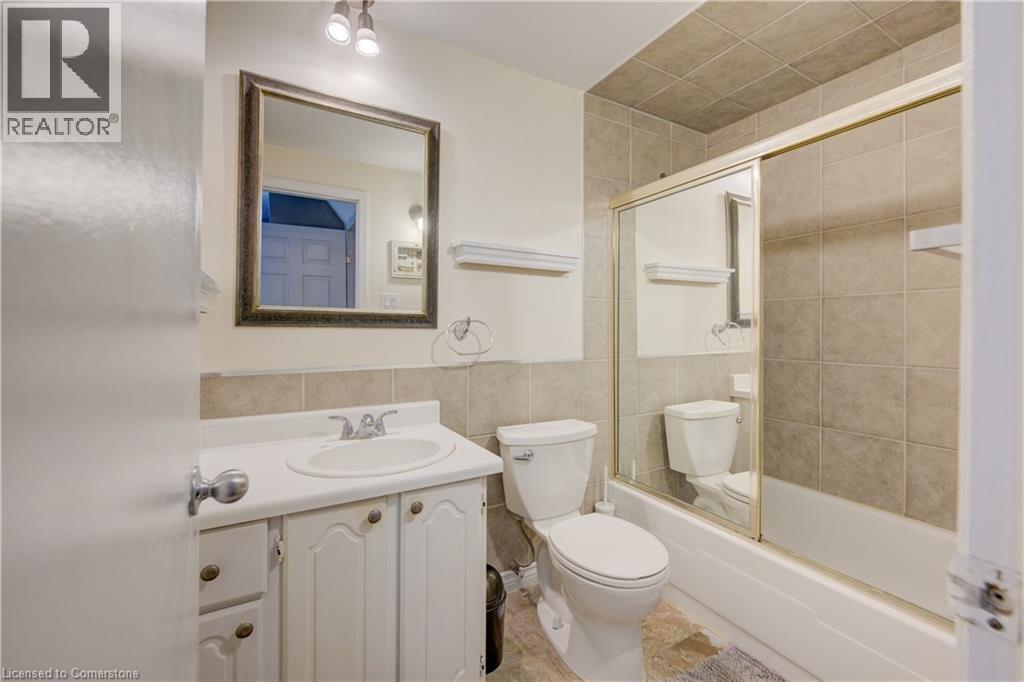 Photo 27 of 118 Dalegrove Drive, Kitchener ON