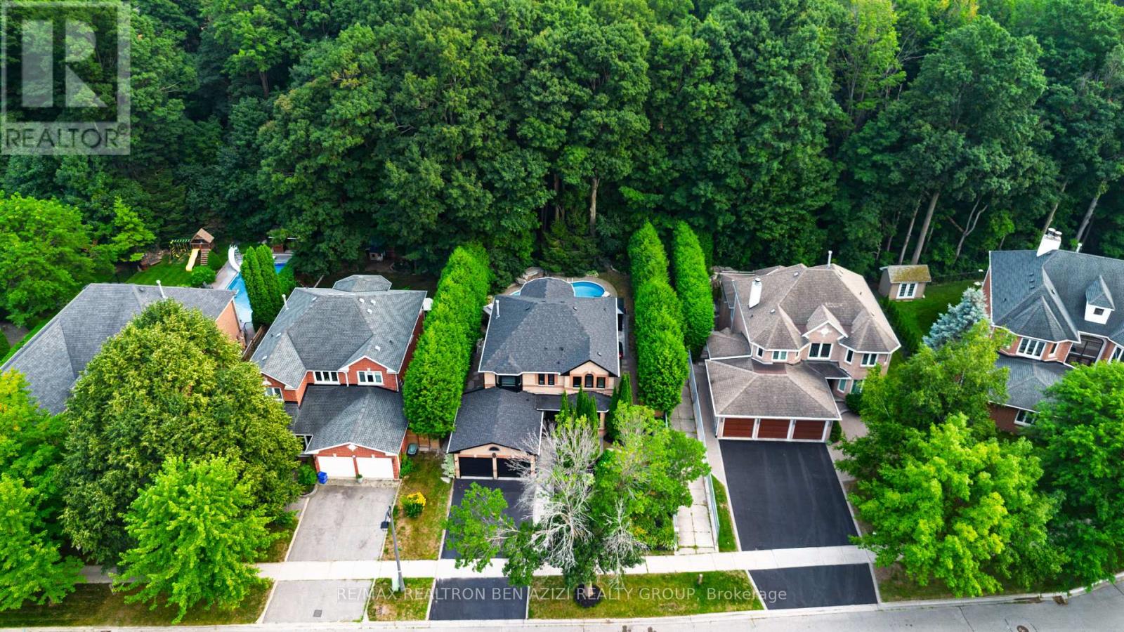Photo 11 of 78 Charing Crescent, Aurora ON