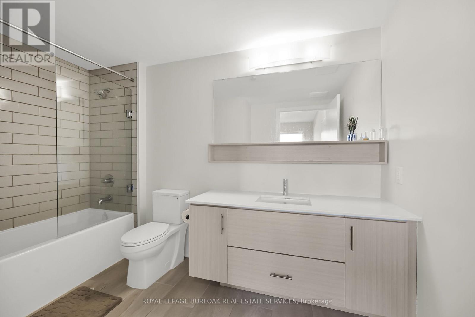 Photo 12 of 312 320 Plains Road E, Burlington ON