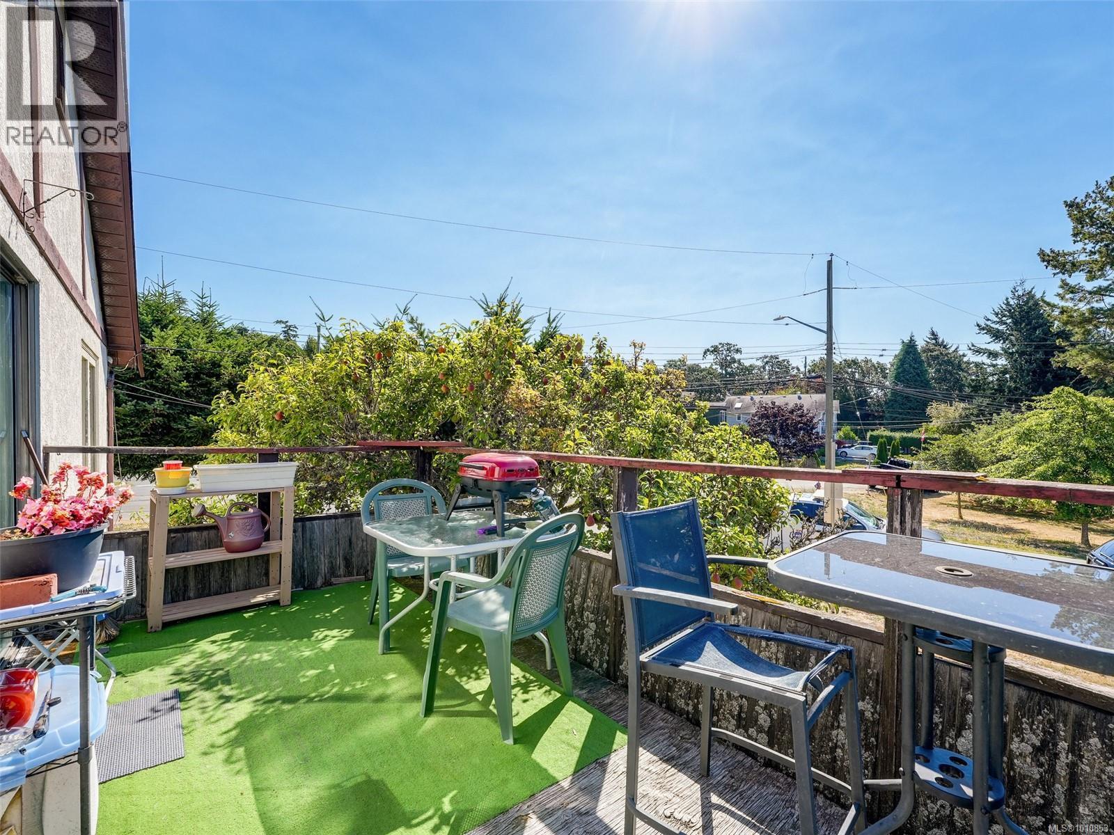  8 Camden Avenue, View Royal
