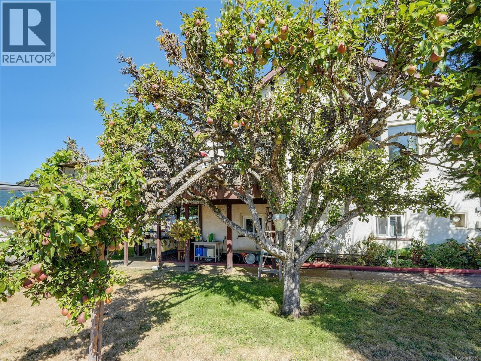  8 Camden Avenue, View Royal
