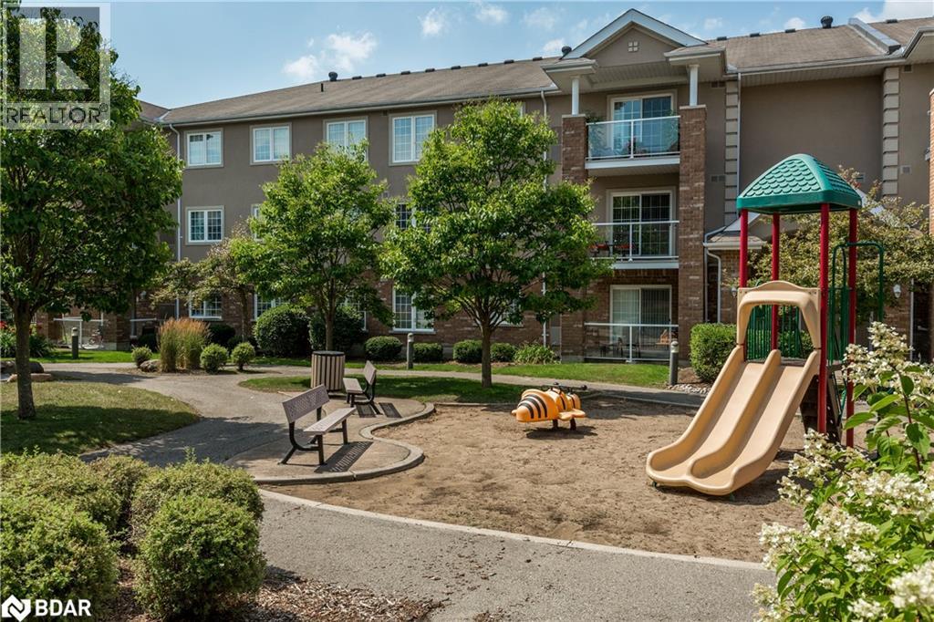 Photo 21 of 39 Coulter Street Unit 18, Barrie ON