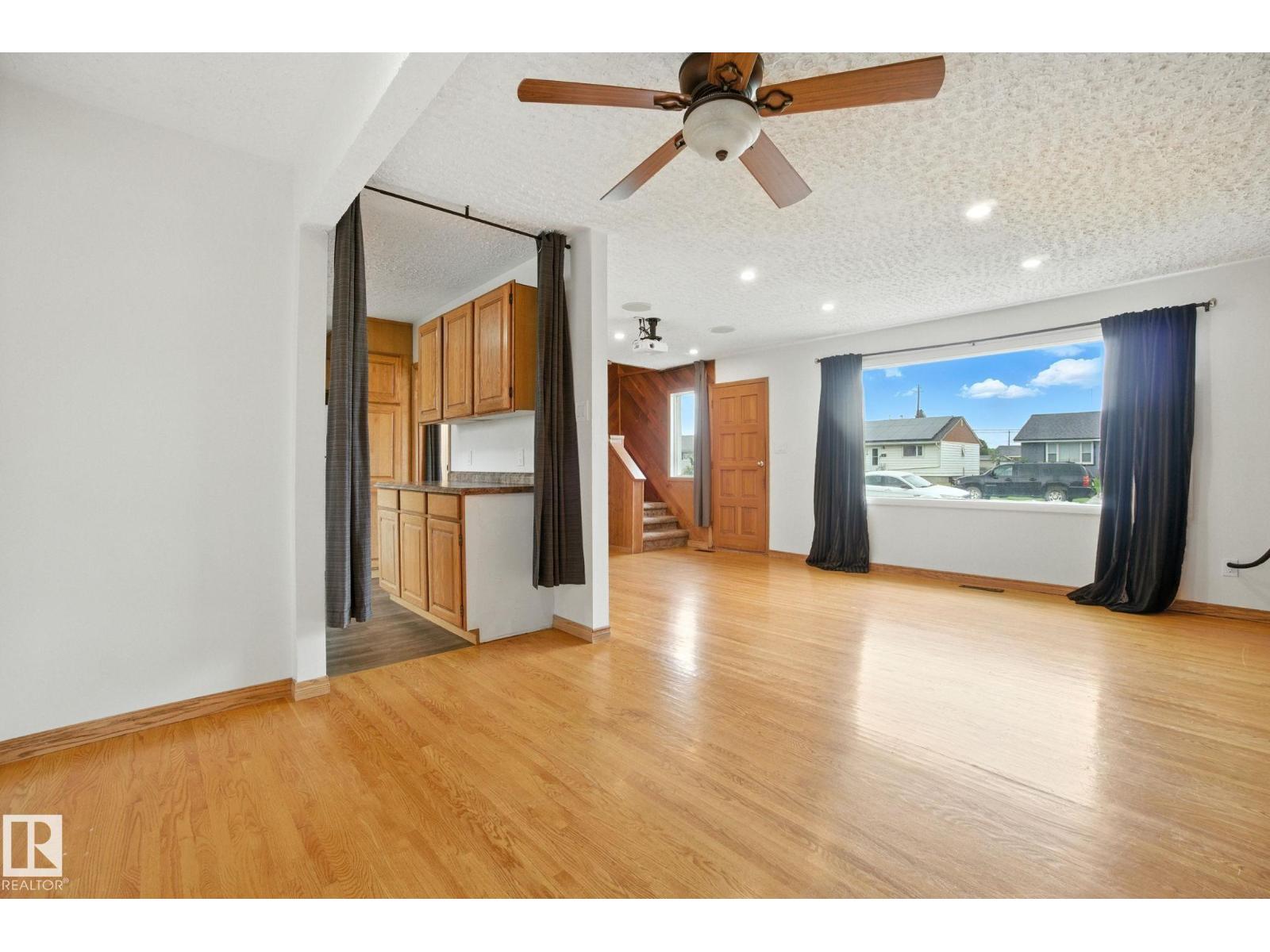 Photo 11 of 13312 135 St Nw, Edmonton AB