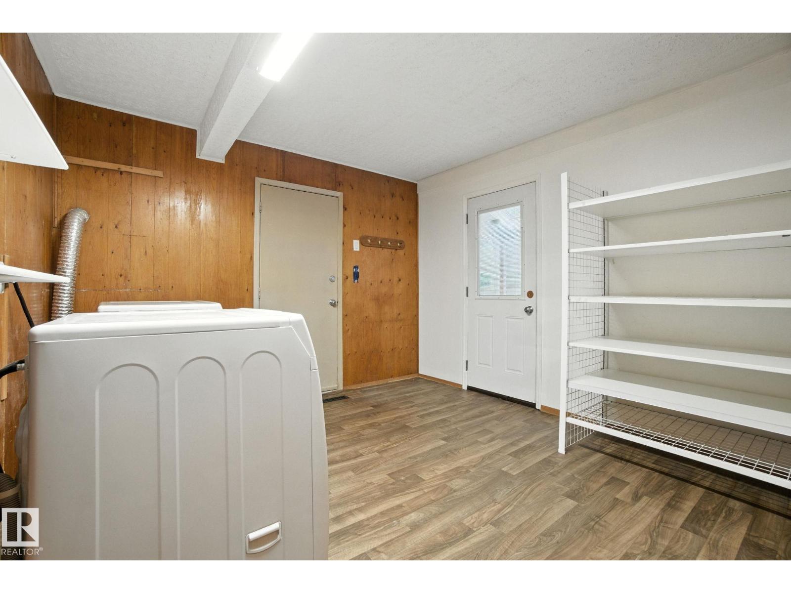 Photo 2 of 13312 135 St Nw, Edmonton AB