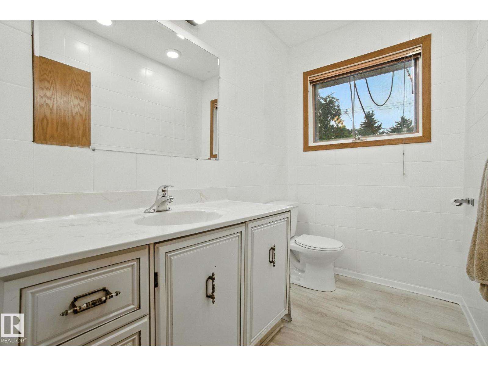 Photo 19 of 13312 135 St Nw, Edmonton AB