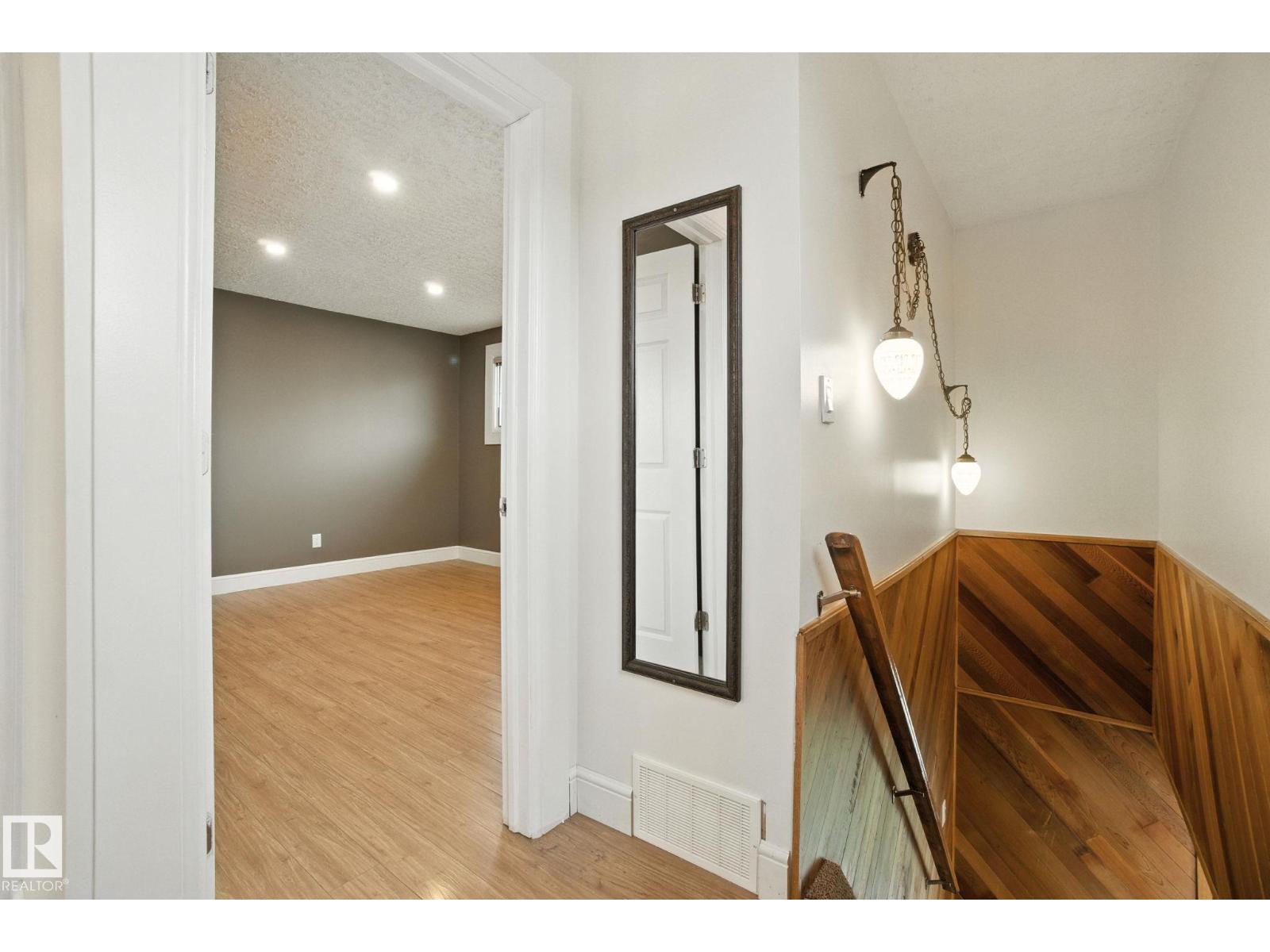 Photo 38 of 13312 135 St Nw, Edmonton AB