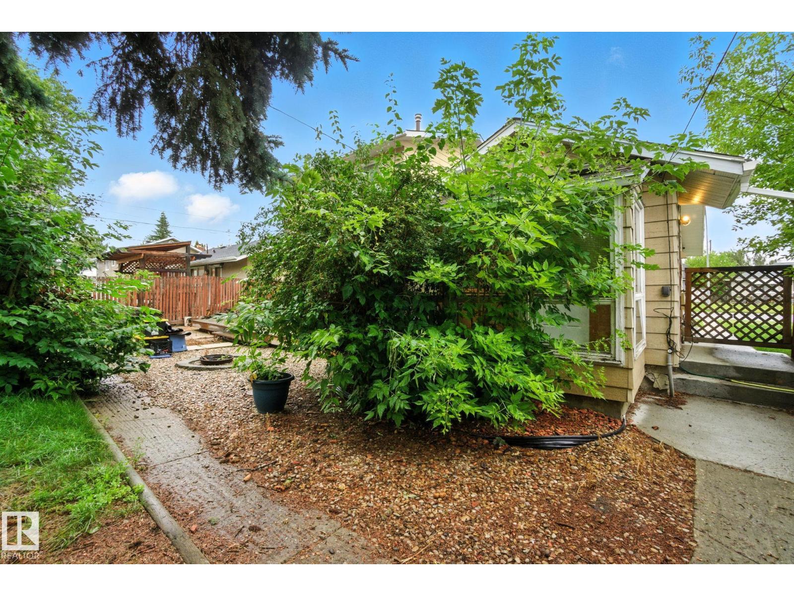 Photo 7 of 13312 135 St Nw, Edmonton AB