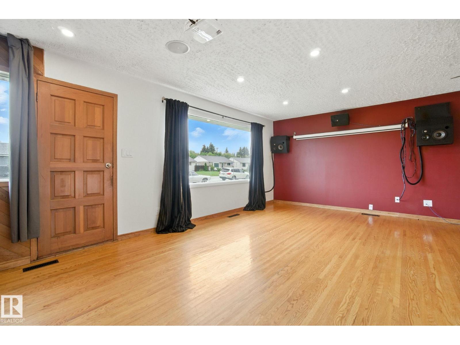 Photo 18 of 13312 135 St Nw, Edmonton AB