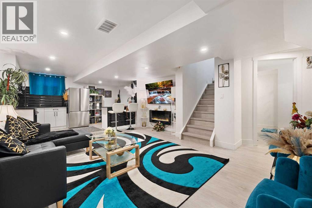 79 Beaconsfield Way NW, Calgary, Alberta