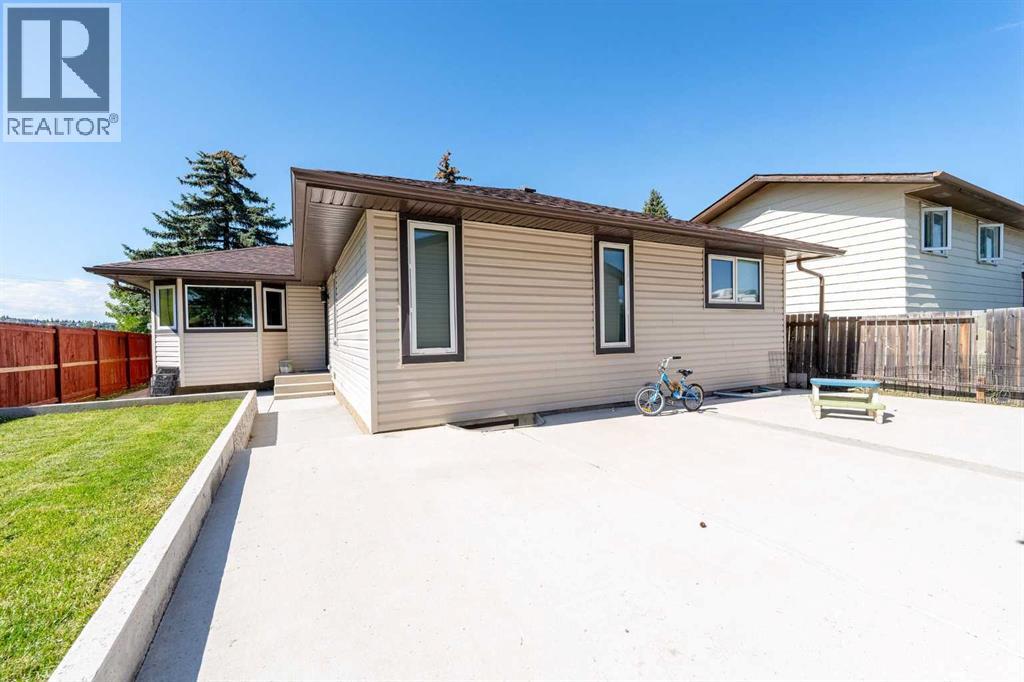Single Family House Bungalow for Sale in  Beaconsfield Way NW Beddington Heights Calgary 