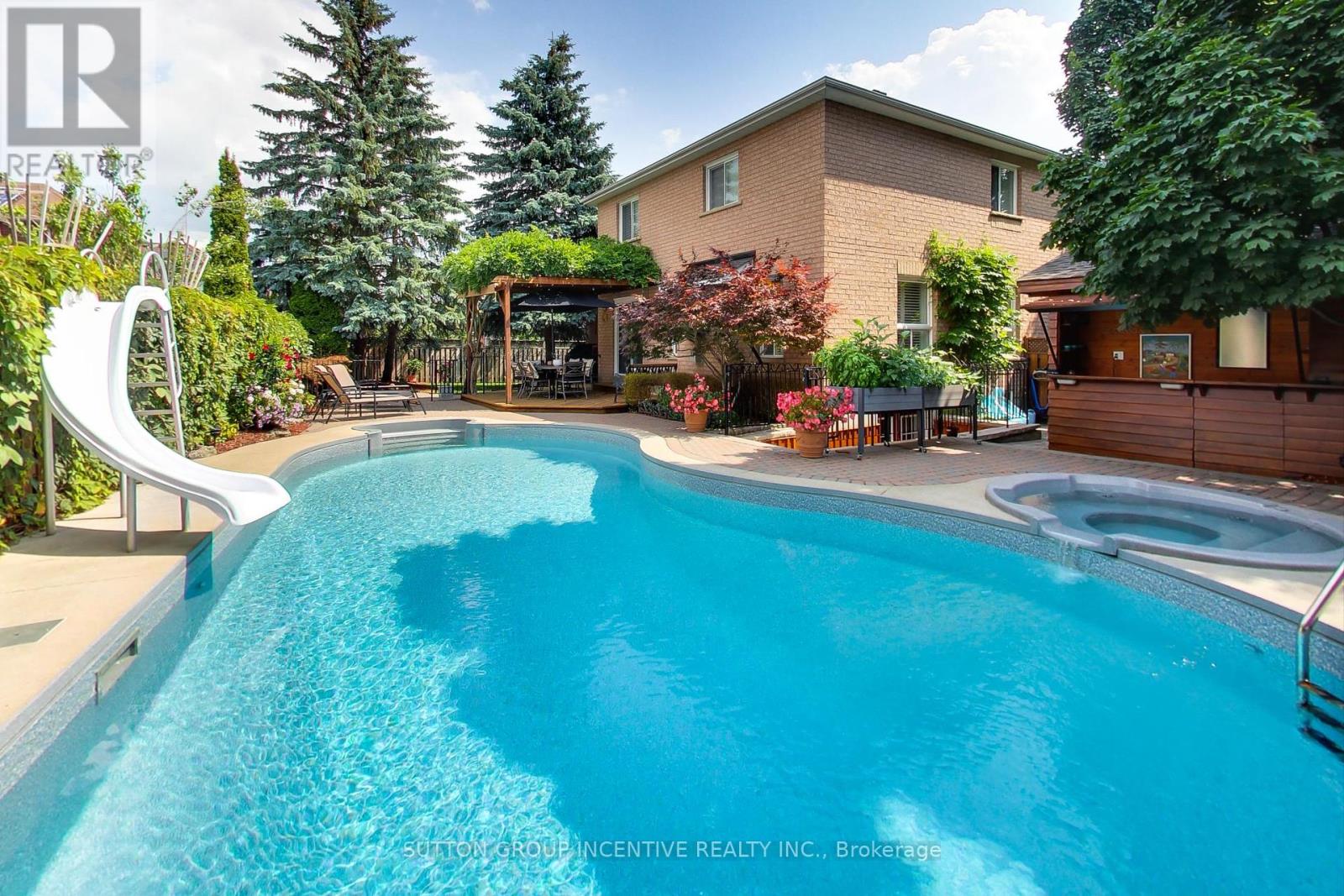 Photo 1 of 11 Safari Court, Brampton ON