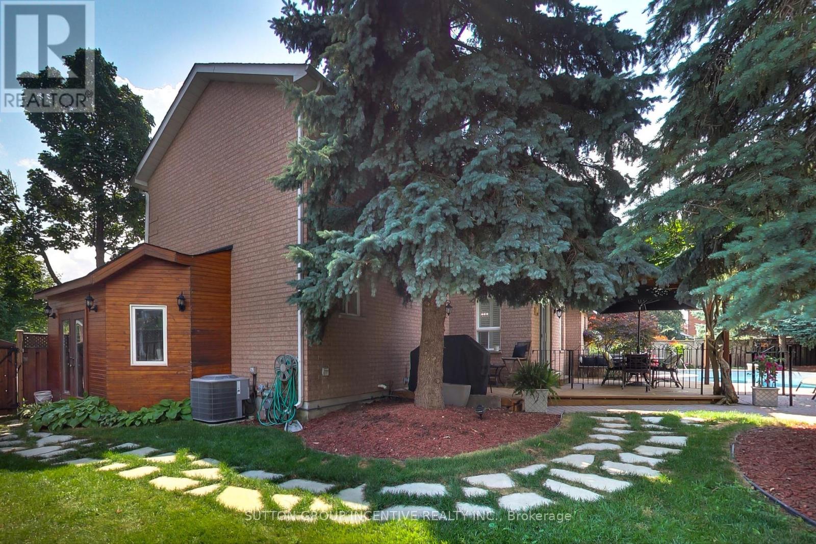 Photo 11 of 11 Safari Court, Brampton ON