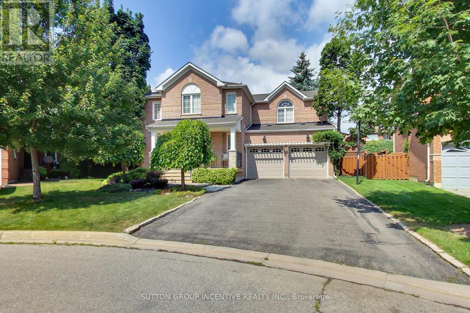 Photo 12 of 11 Safari Court, Brampton ON