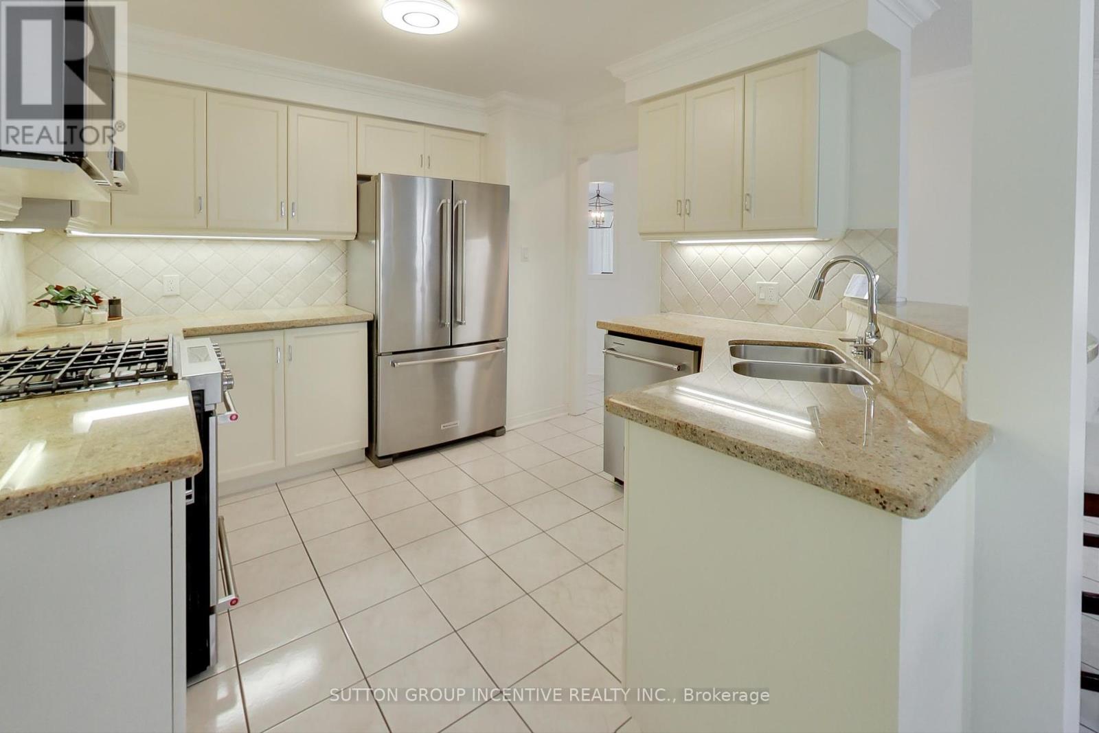 Photo 17 of 11 Safari Court, Brampton ON