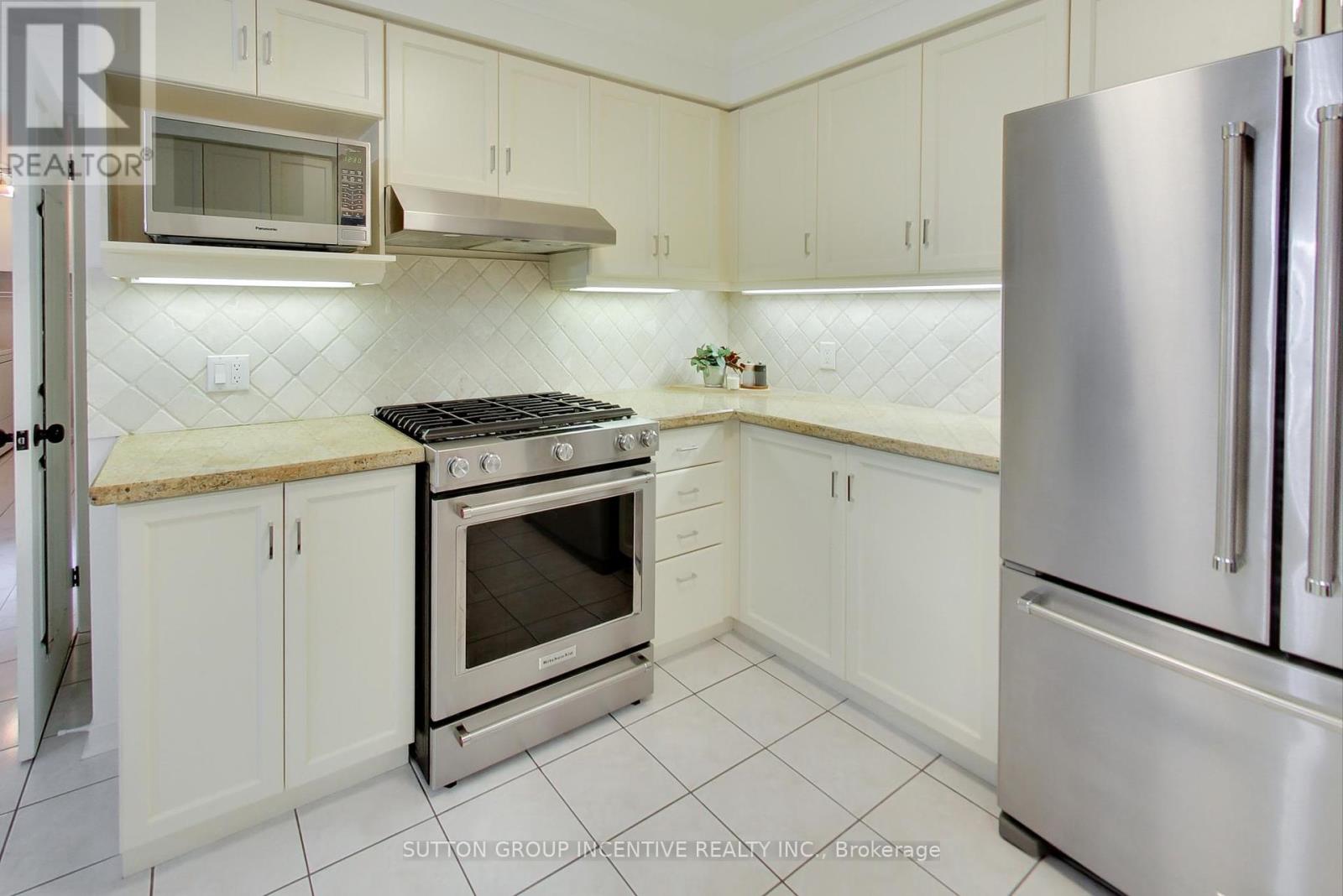 Photo 18 of 11 Safari Court, Brampton ON