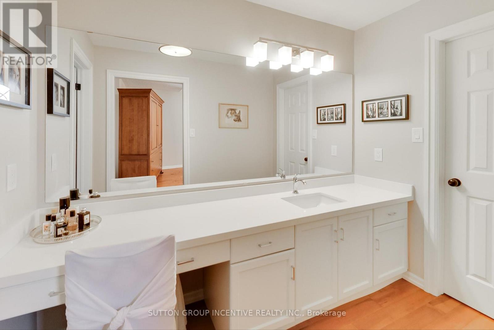 Photo 32 of 11 Safari Court, Brampton ON