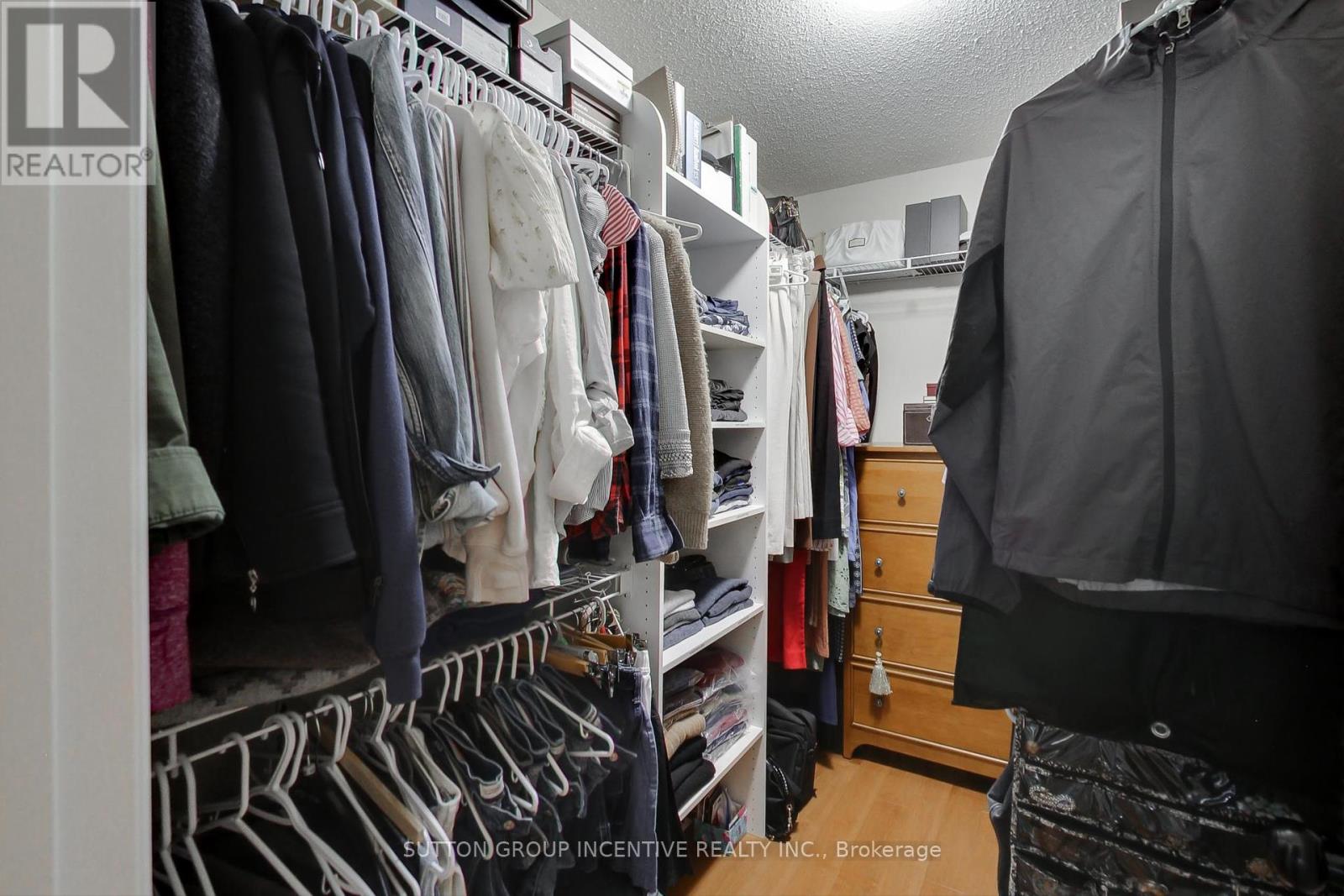 Photo 33 of 11 Safari Court, Brampton ON