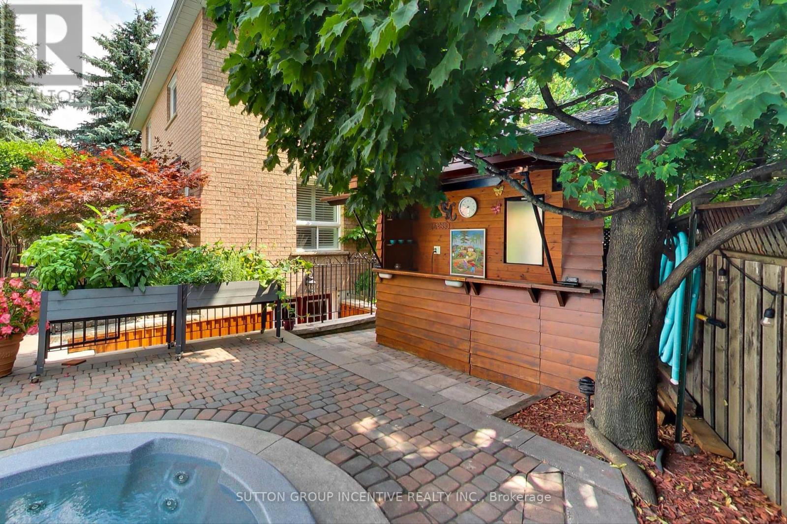 Photo 4 of 11 Safari Court, Brampton ON