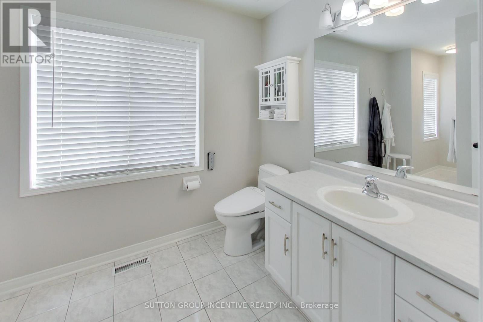 Photo 40 of 11 Safari Court, Brampton ON