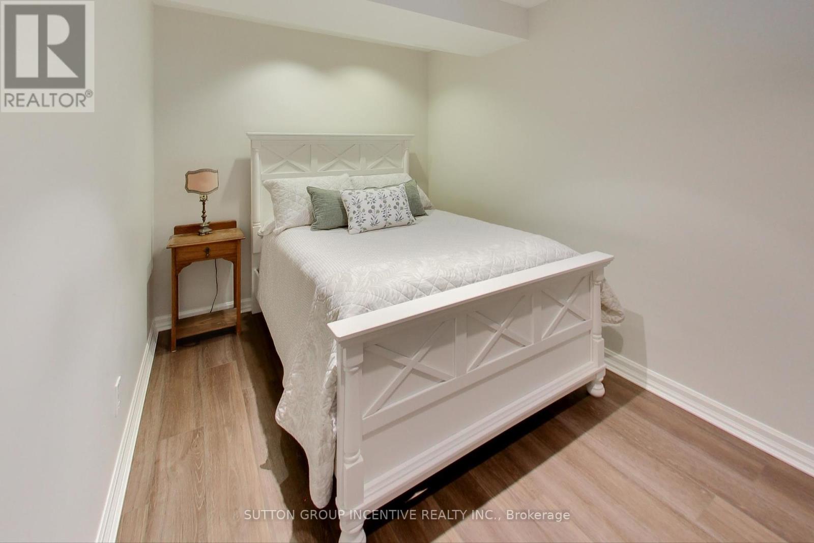 Photo 44 of 11 Safari Court, Brampton ON