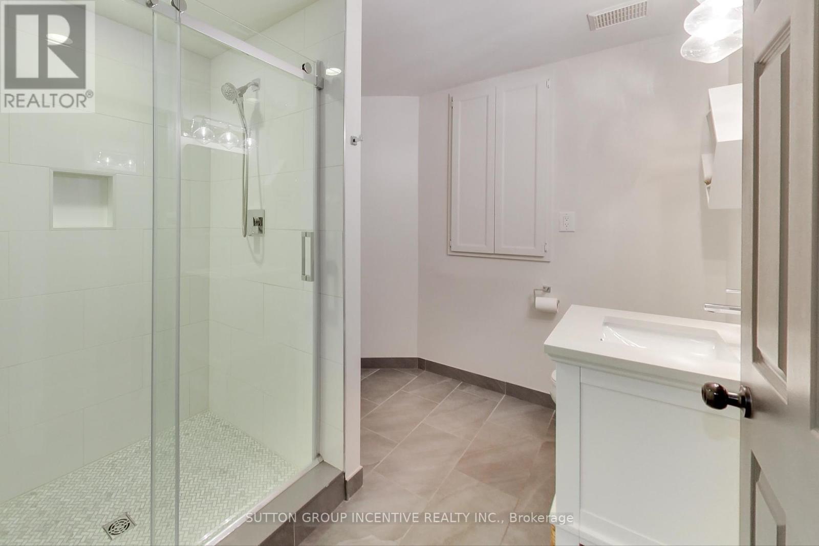 Photo 46 of 11 Safari Court, Brampton ON