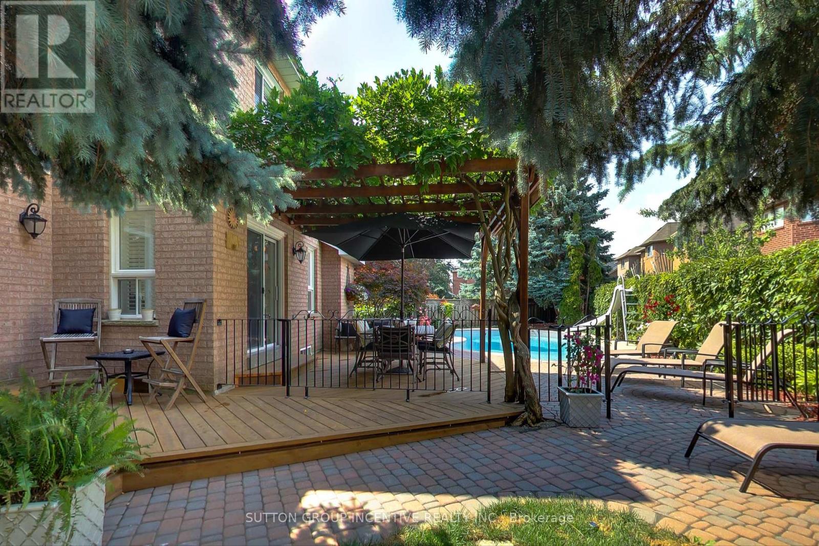 Photo 9 of 11 Safari Court, Brampton ON