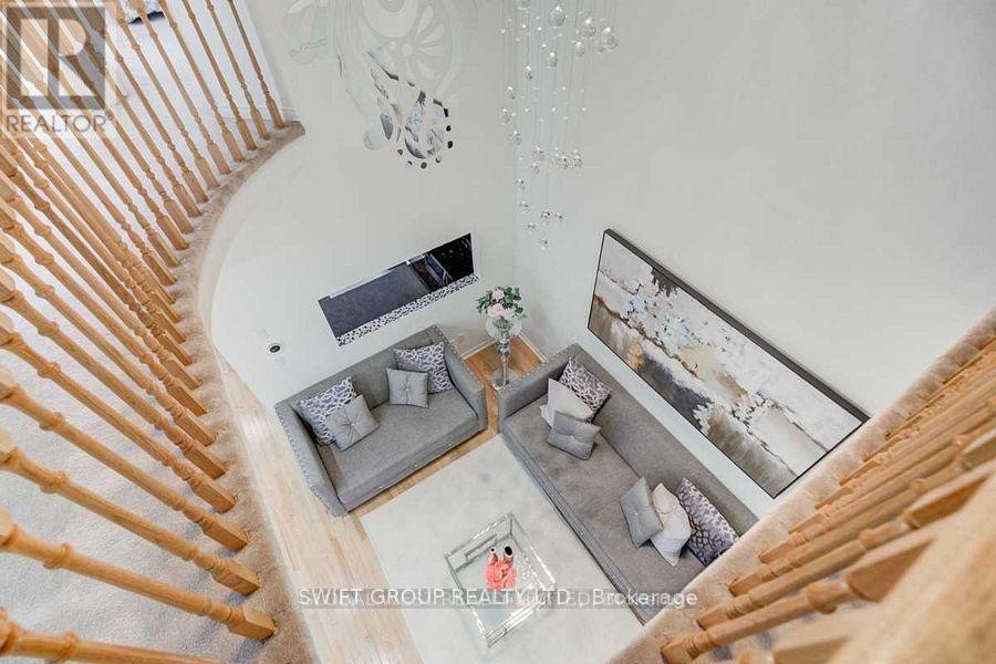 Photo 4 of 86 Checkerberry Crescent, Brampton ON