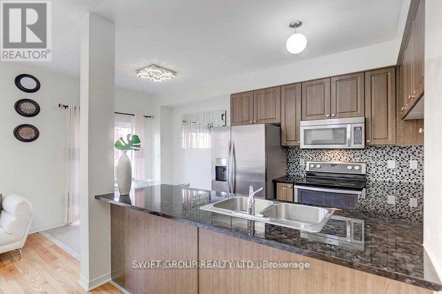 Photo 3 of 86 Checkerberry Crescent, Brampton ON