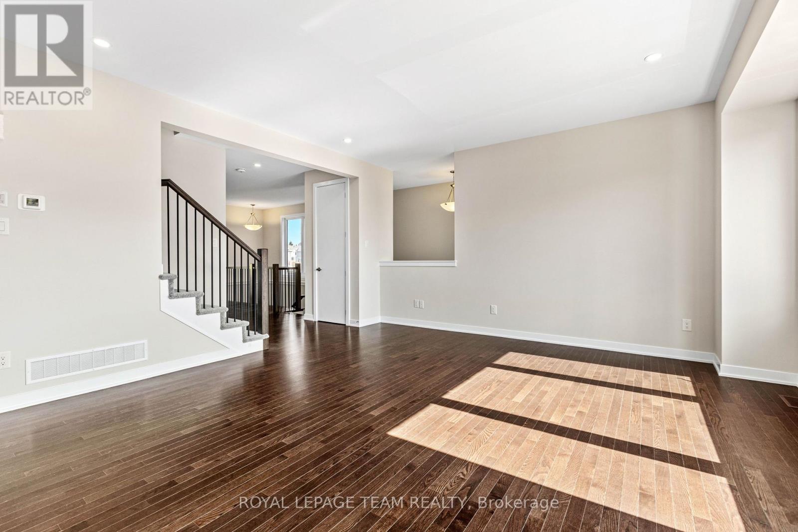 Photo 2 of 330 Falsetto Street, Ottawa ON