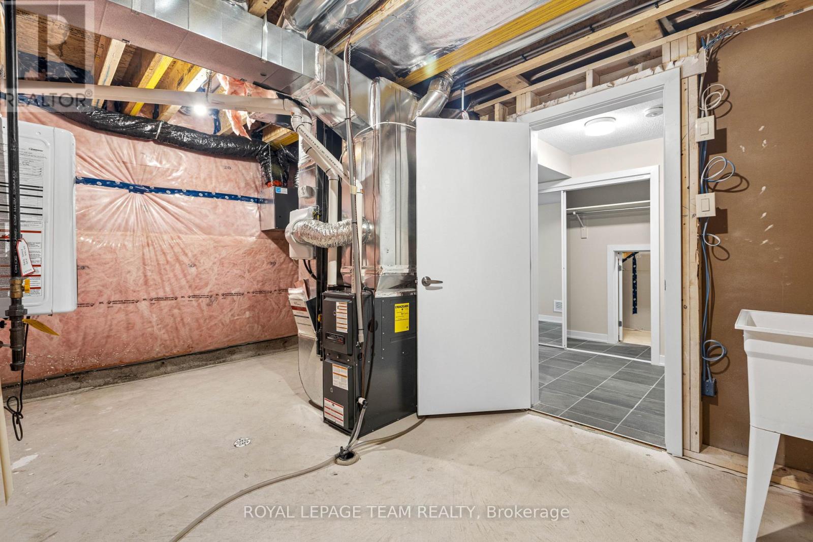 Photo 6 of 330 Falsetto Street, Ottawa ON