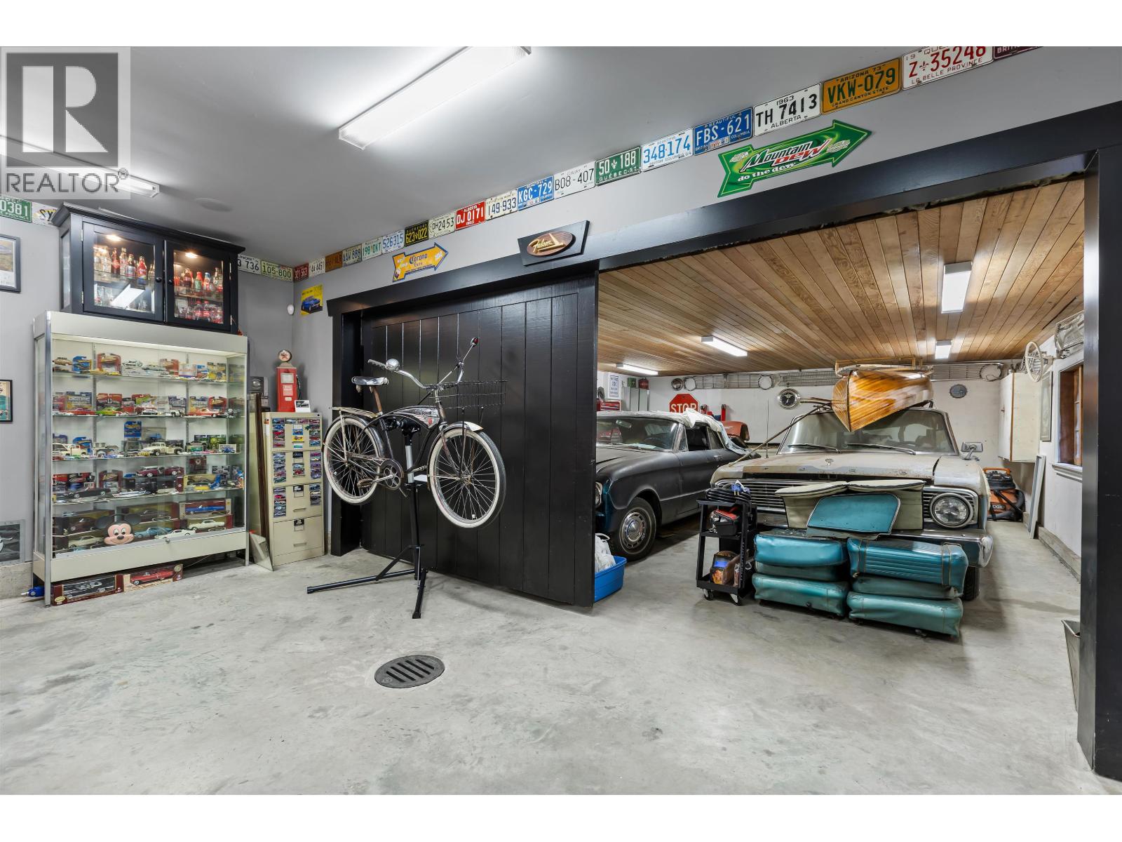 Photo 3 of 744 Austin Avenue, Coquitlam BC