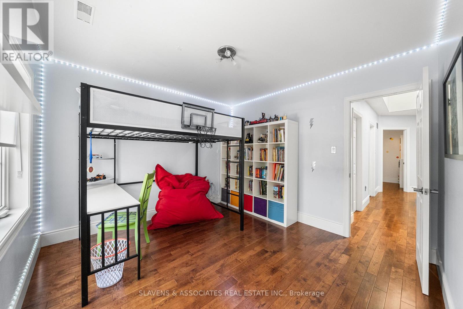Photo 28 of 102 Gilbert Avenue, Toronto ON