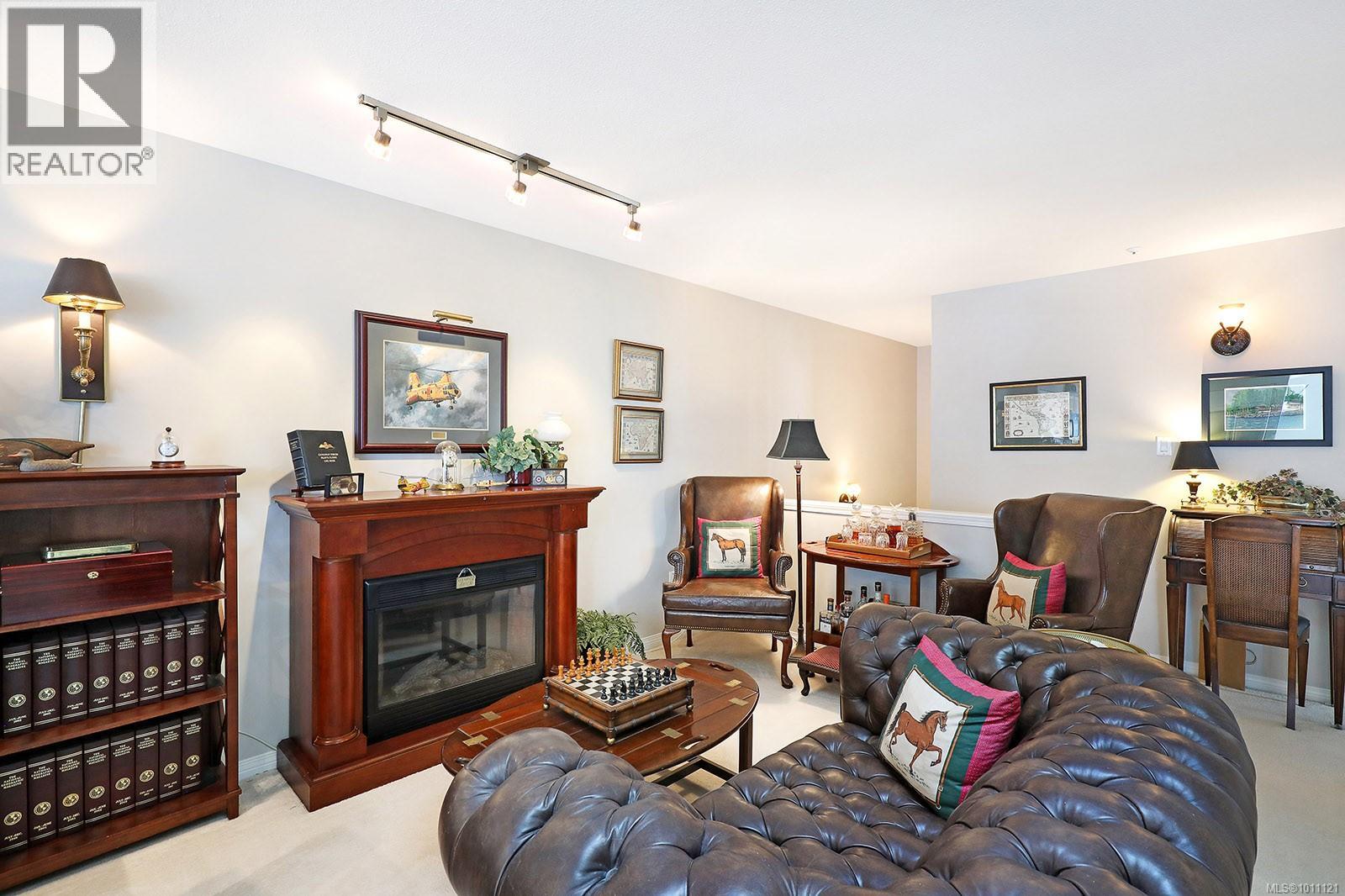 206 2275 Comox Ave, Comox