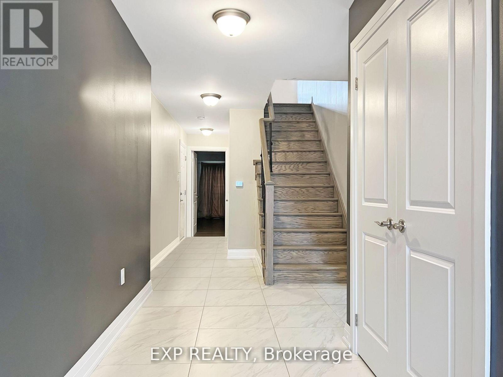 Photo 11 of 922 Isaac Phillips Way, Newmarket ON