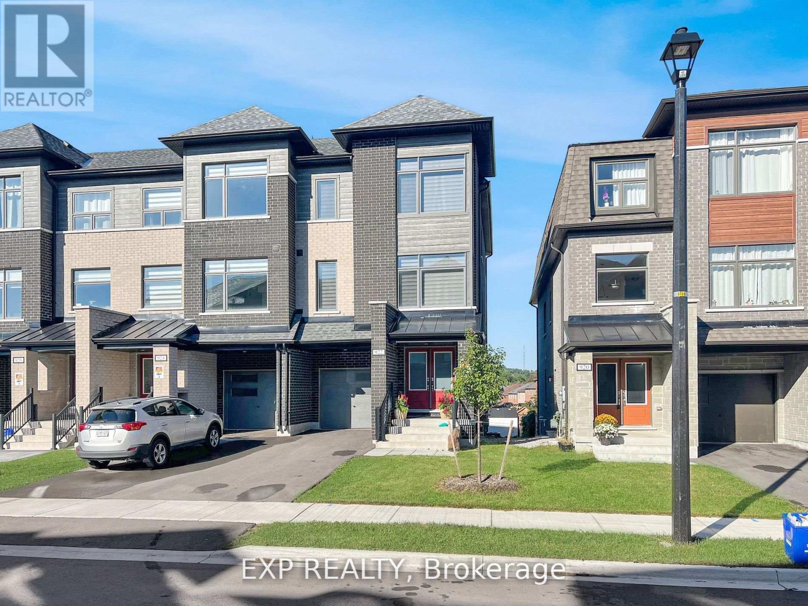 Photo 13 of 922 Isaac Phillips Way, Newmarket ON