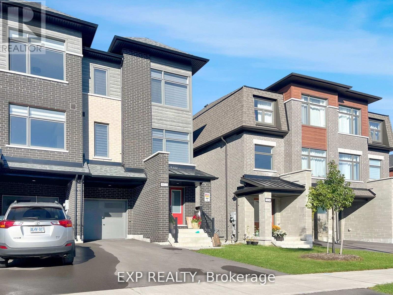 Photo 15 of 922 Isaac Phillips Way, Newmarket ON