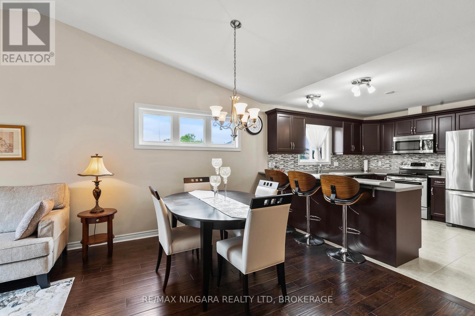 Photo 35 of 78 Falcon Drive, Welland ON