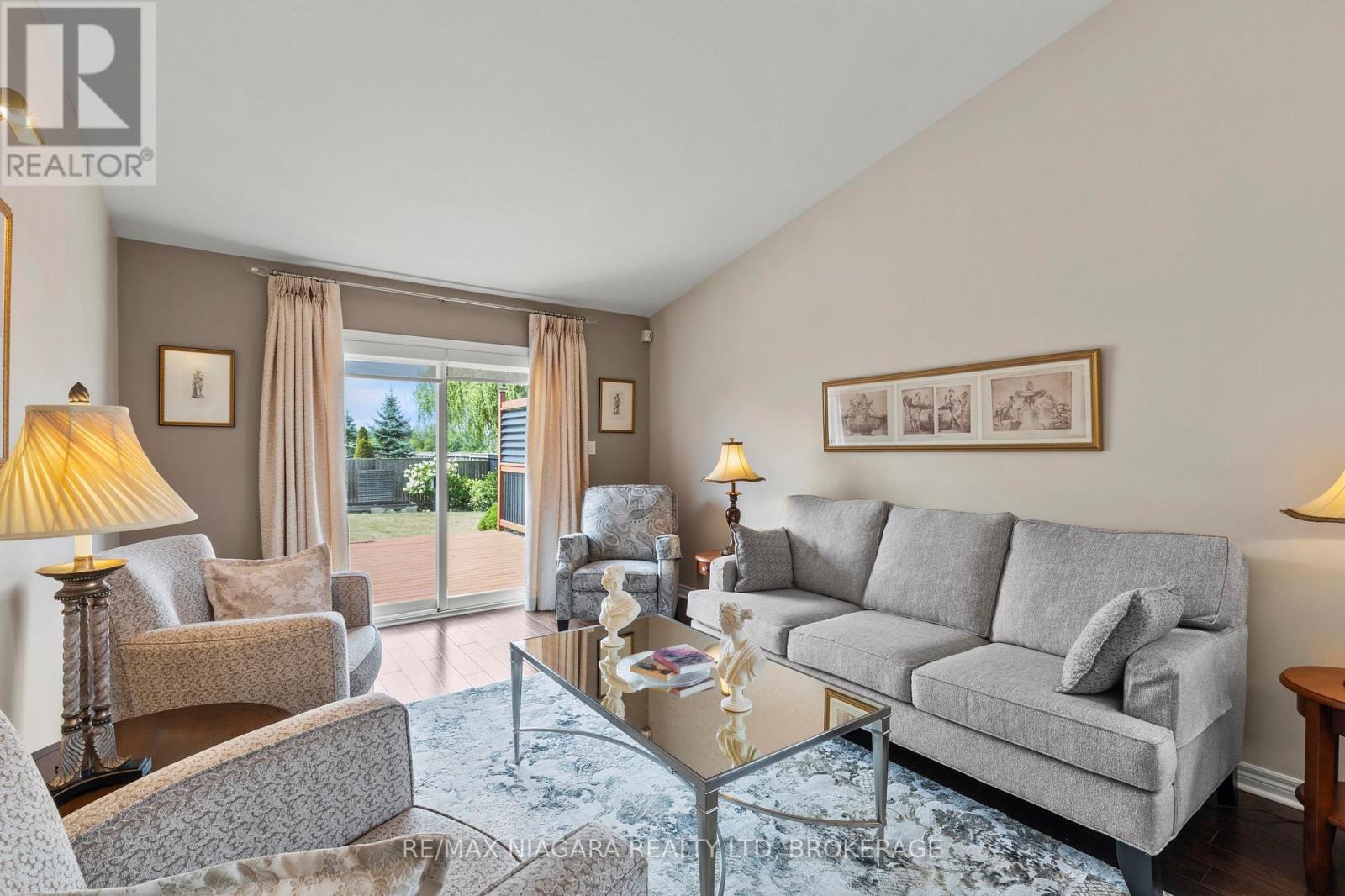 Photo 11 of 78 Falcon Drive, Welland ON