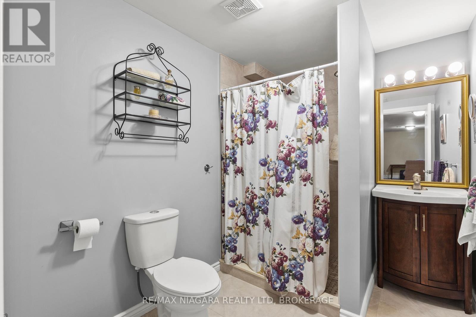 Photo 7 of 78 Falcon Drive, Welland ON
