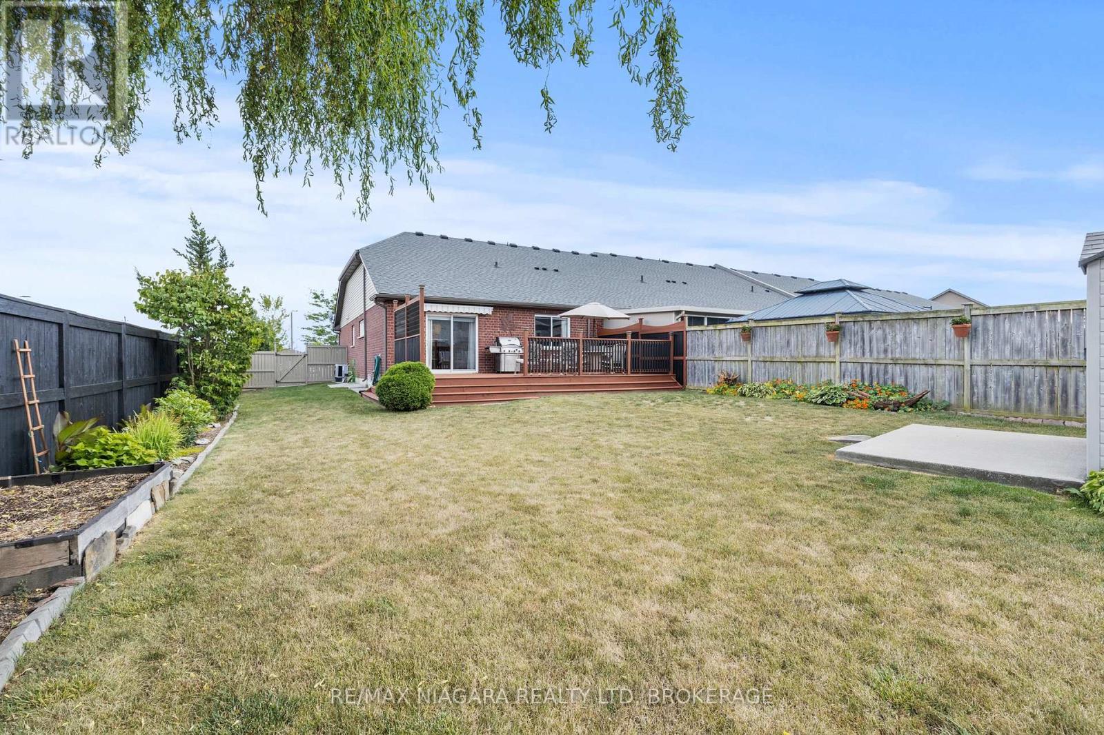 Photo 23 of 78 Falcon Drive, Welland ON