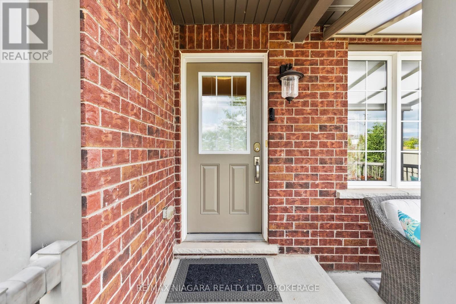 Photo 4 of 78 Falcon Drive, Welland ON
