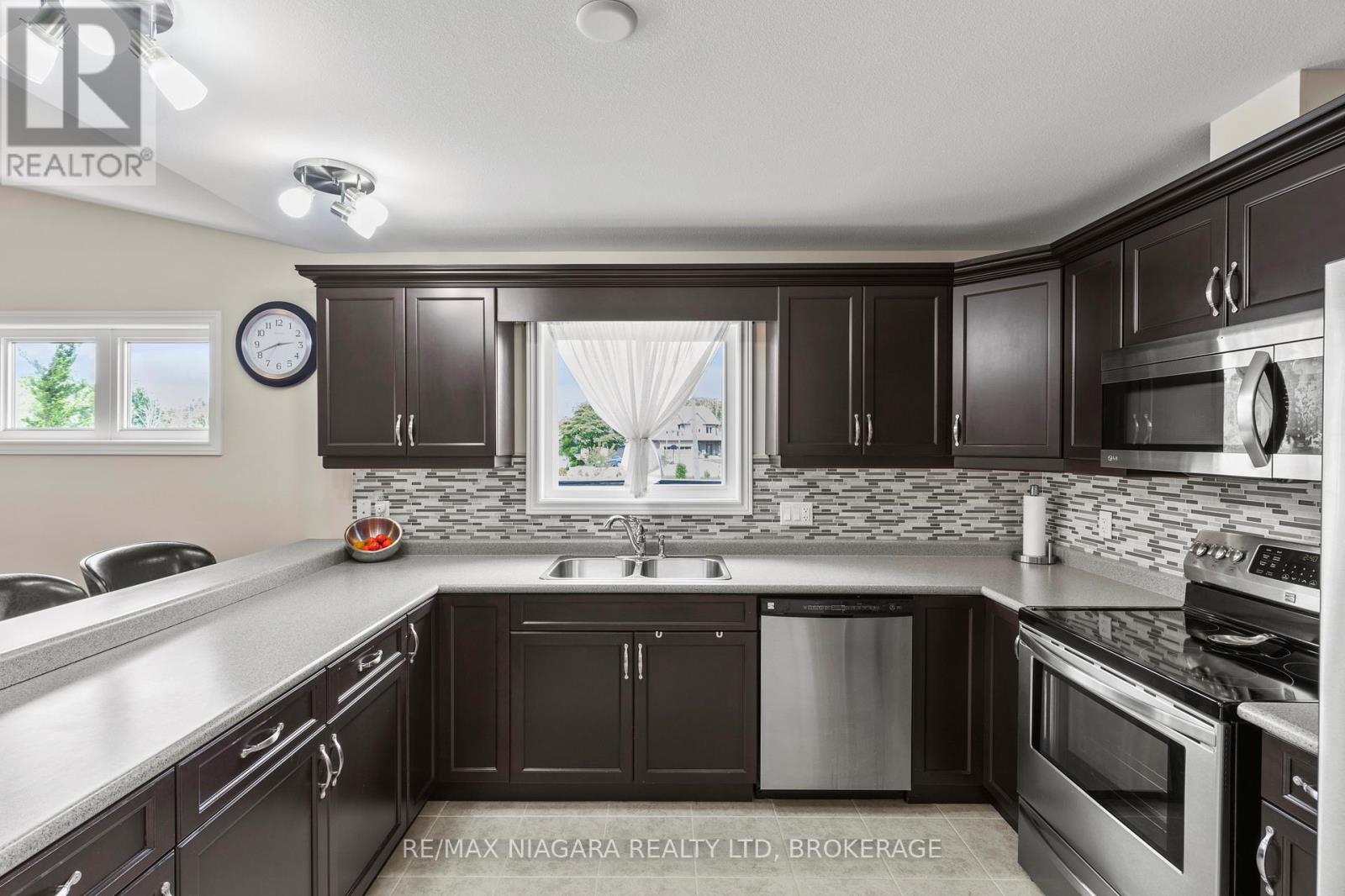 Photo 36 of 78 Falcon Drive, Welland ON