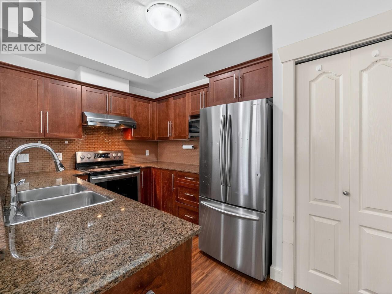 Photo 9 of 23 6538 Elgin Avenue, Burnaby BC