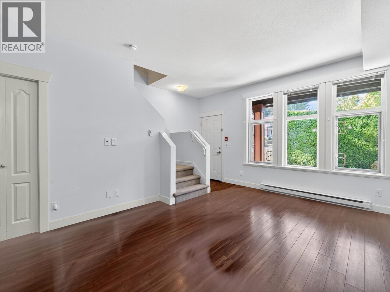 Photo 8 of 23 6538 Elgin Avenue, Burnaby BC
