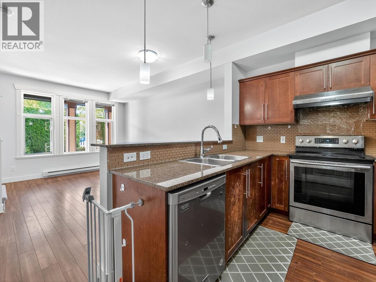 Photo 10 of 23 6538 Elgin Avenue, Burnaby BC
