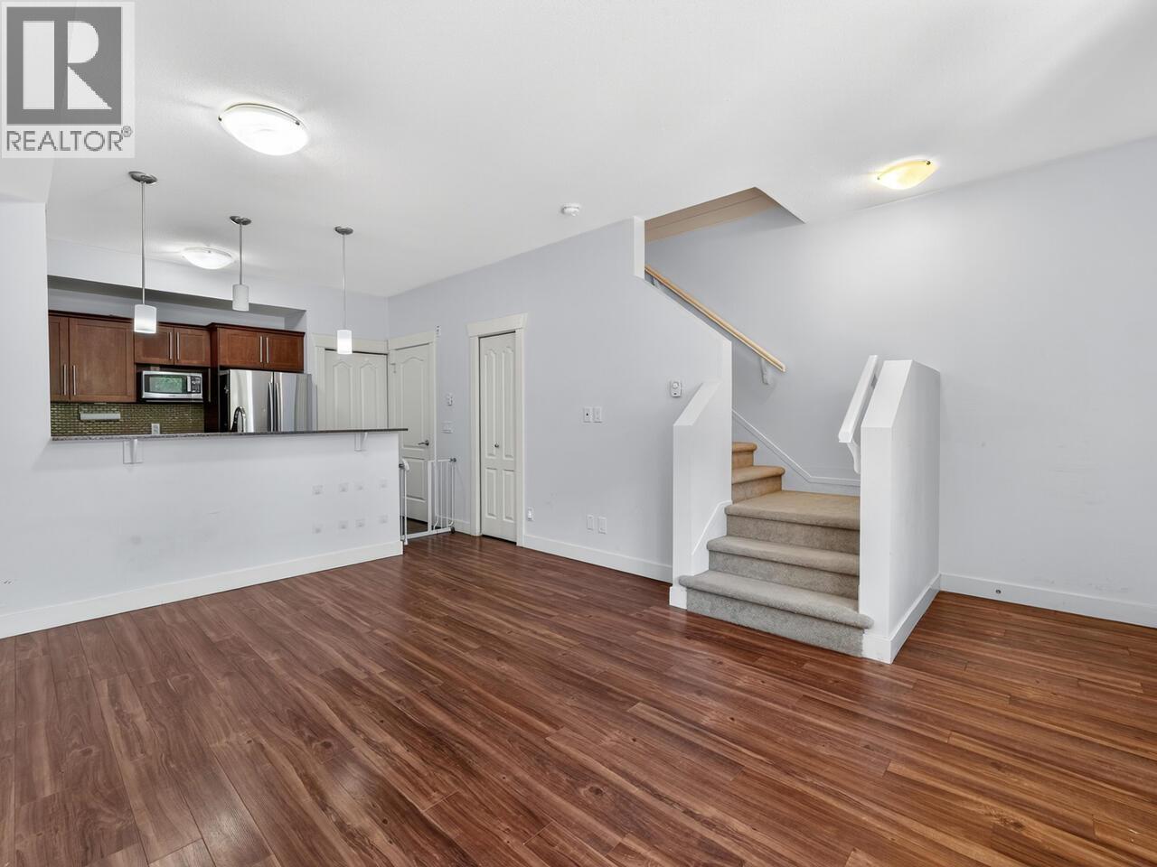 Photo 4 of 23 6538 Elgin Avenue, Burnaby BC