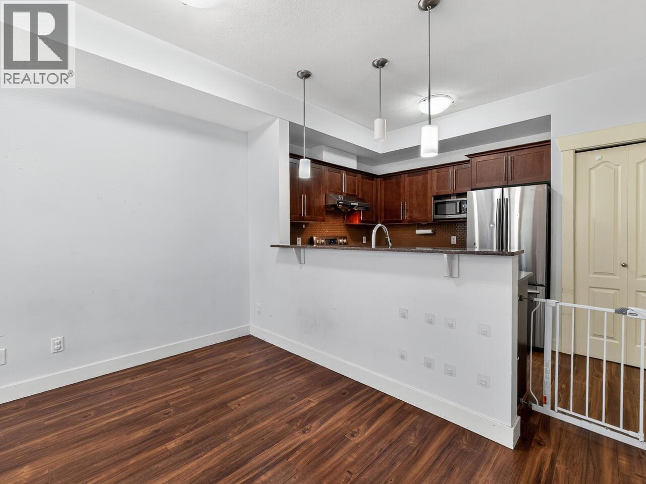 Photo 7 of 23 6538 Elgin Avenue, Burnaby BC