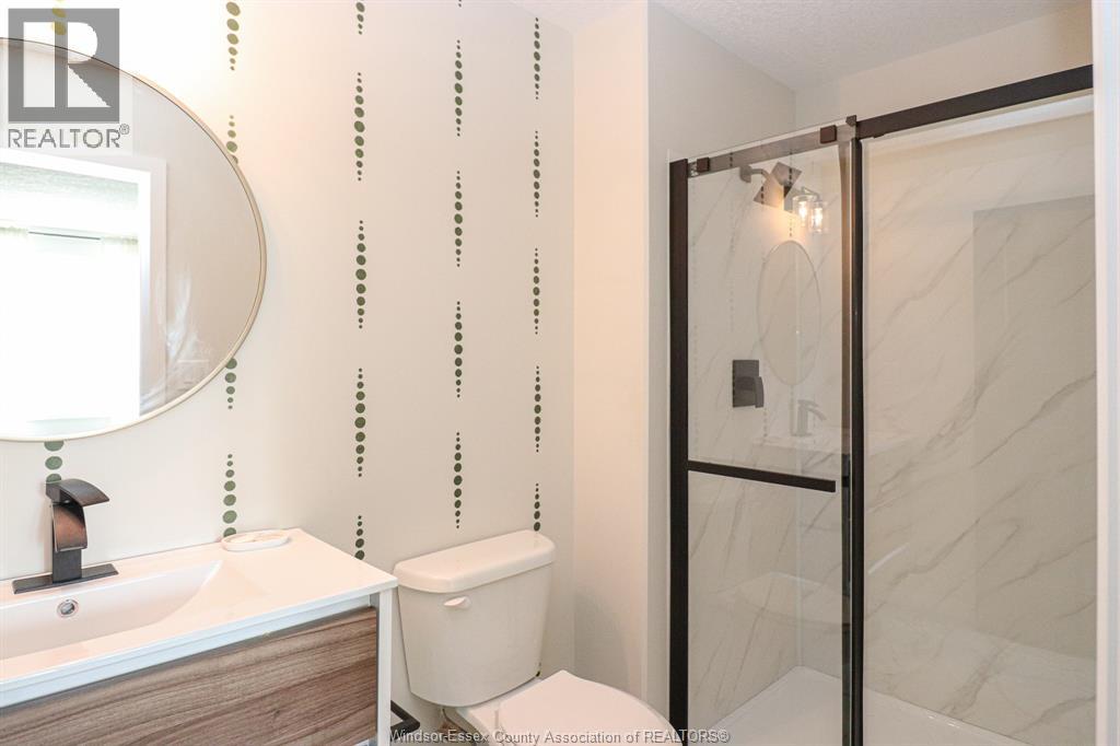 Photo 7 of 105 King Street, Chatham ON